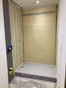 photo préparation murs pose bac douche