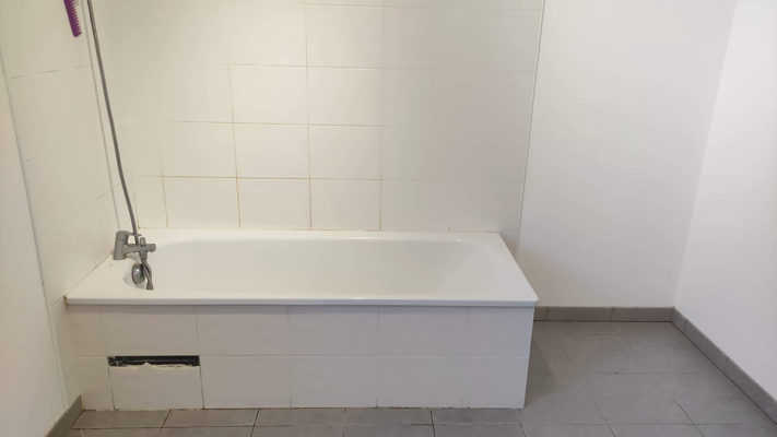 salle de bain avant baignoire